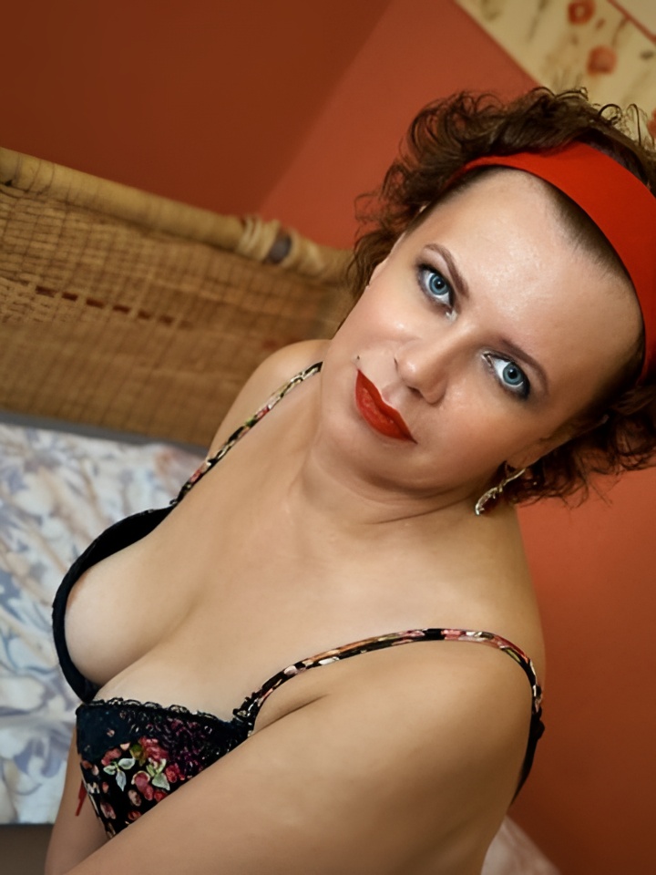 Варвара привлекальеная девушка из Кирова цена от 2000 руб