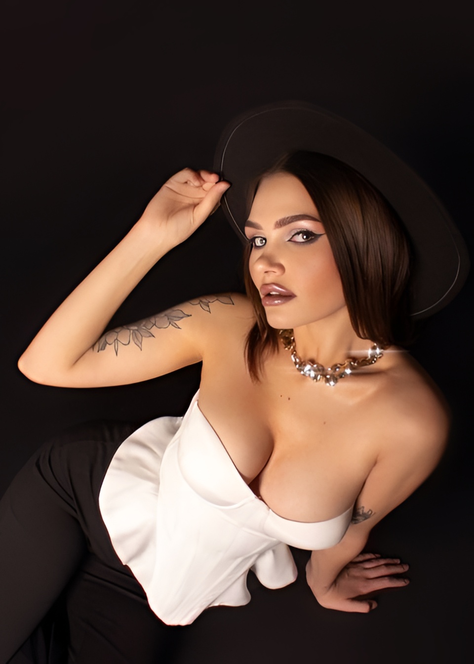 Яна привлекательная девушка из Кирова цена от 6000 руб