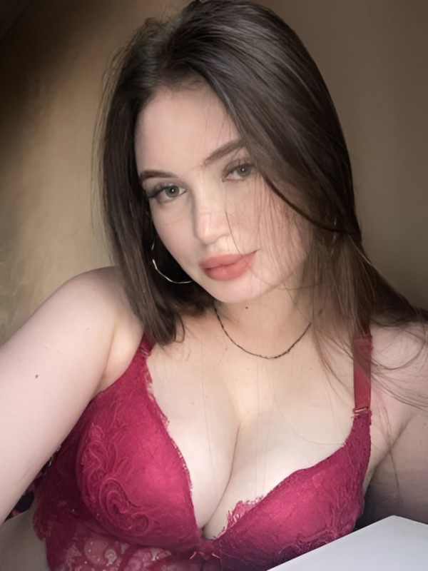 Софа привлекательная девушка из Кирова цена от 10000 руб