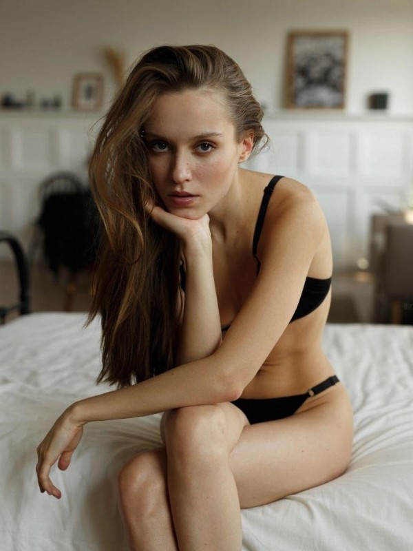 Света привлекательная девушка из Кирова цена от 8000 руб